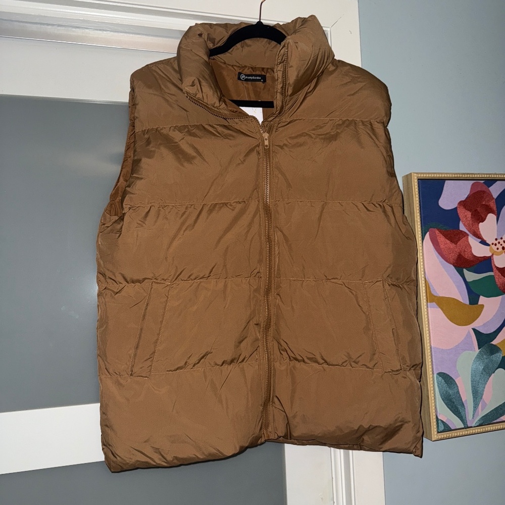 Vest NWT camel M
